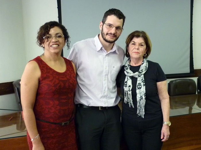 Foto dos palestrantes e diretora financeira da Abrami